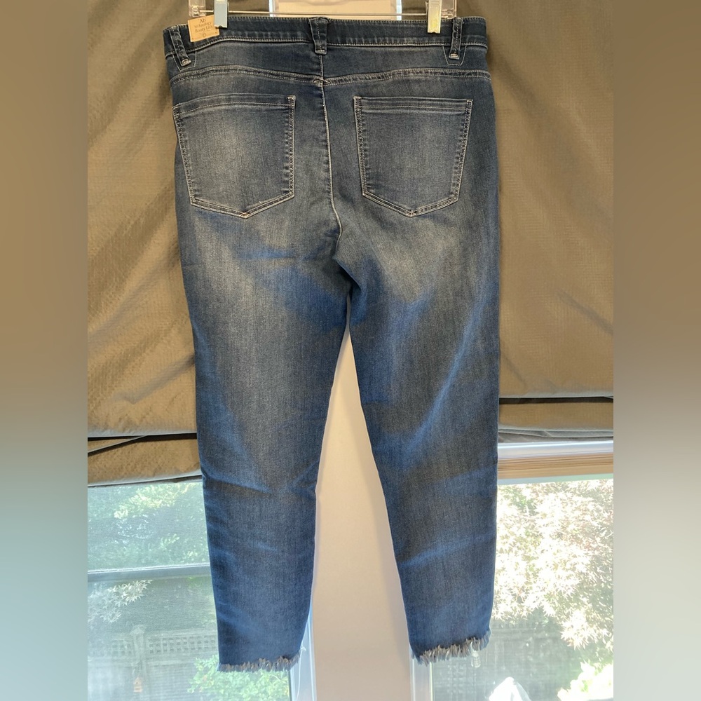 NWT Women’s Democracy Ankle Length Jeans with Booty Lift, Size 14 - Picture 2 of 14
